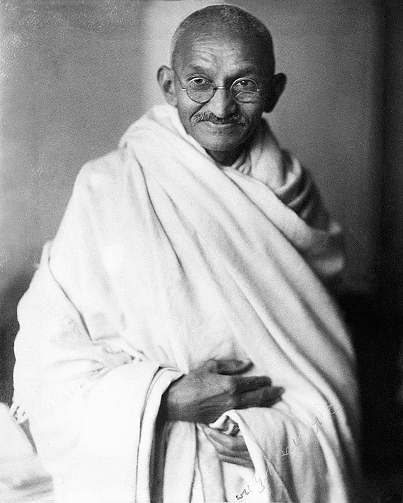 Welche historische Persönlichkeit wurde „Mahatma“ genannt?